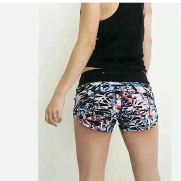 Lululemon women’s short - Picture 3 of 14